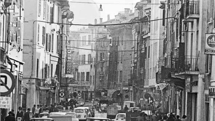 Una veduta di corso Garibaldi a Brescia, prima della Ztl