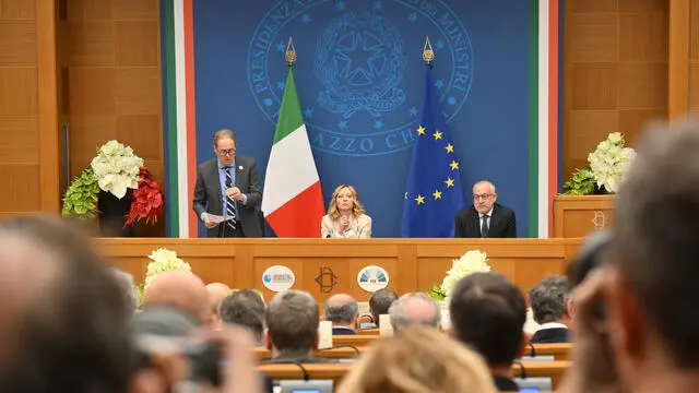 La presidente del Consiglio, Giorgia Meloni, durante la conferenza stampa di fine anno, Roma 9 gennaio 2025. ANSA/ALESSANDRO DI MEO - - - - - - - - - - - - - - - - - Italian Prime Minister Giorgia Meloni during the end-of-year press conference, Rome 9 January 2025. ANSA/ALESSANDRO DI MEO