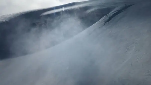 Il ghiaccio della Marmolada torna ad essere studiato dai ricercatori. In mattinata è stato compiuto un sopralluogo in quota con l'obiettivo di acquisire nuovi dati attraverso un apparecchio speciale, il Ground penetrating radar, in dotazione al Dipartimento di ingegneria e scienza dell'informazione dell'Università di Trento, 07 marzo 2024. Lo scopo - informa una nota - è quello di studiare lo stato del ghiacciaio in condizioni termiche differenti: quella realizzata oggi è stata la terza campagna di acquisizione dati dopo i sorvoli compiuti a luglio e agosto 2023, con una situazione di differente contenuto d'acqua liquida all'interno del ghiacciaio. ANSA/ US/ PROVINCIA TRENTO +++ ANSA PROVIDES ACCESS TO THIS HANDOUT PHOTO TO BE USED SOLELY TO ILLUSTRATE NEWS REPORTING OR COMMENTARY ON THE FACTS OR EVENTS DEPICTED IN THIS IMAGE; NO ARCHIVING; NO LICENSING +++ NPK +++