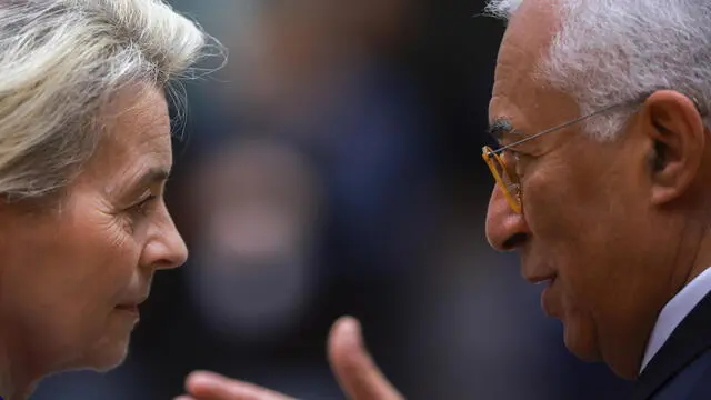 epa11785127 European Commission President Ursula von der Leyen (L) and European Council President Antonio Costa (R) talk during the EU Summit in Brussels, Belgium, 19 December 2024. EU leaders are meeting in Brussels to discuss Ukraine, the EU in the world, the Middle East, resilience and preparedness, migration, and foreign policy issues. EPA/OLIVIER HOSLET