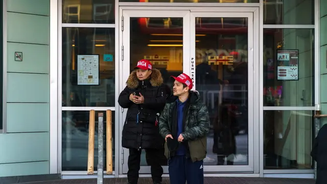 epaselect epa11811549 Residents wearing MAGA hats stand in front of the Hotel Hans Egede during Donald Trump Jr.'s (not pictured) visit to Nuuk, Greenland, 07 January 2025. Donald Trump Jr. is on a private visit to the autonomous Danish territory of Greenland. EPA/DANIEL L. JOHNSEN DENMARK OUT