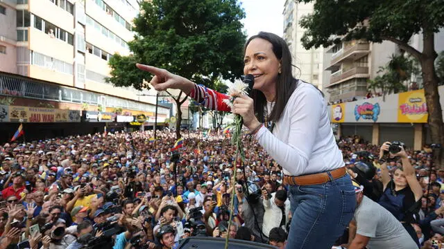 epa11815565 Anti-Chavez leader Maria Corina Machado gives a speech at a demonstration in Caracas, Venezuela, 09 January 2025. Hundreds of Venezuelan opposition members began to take to the streets of Caracas, after the call of opposition leader Maria Corina Machado, who called on everyone to demonstrate for the 'fight and conquest of freedom', one day before the presidential inauguration, which Edmundo Gonzalez, who claims to have defeated Maduro in last year's election, and incumbent President Nicolas Maduro promise to attend. EPA/MIGUEL GUTIERREZ