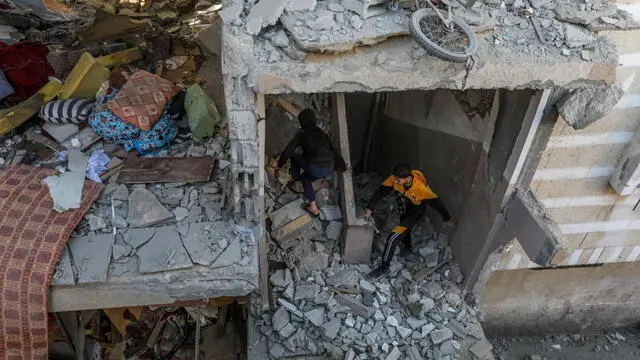 epa11814583 Palestinians inspect their family's destroyed house following an Israeli air strike on Deir Al Balah refugee camp, central Gaza Strip, 09 January 2025. According to the Palestinian Ministry of Health in Gaza, at least six Palestinians were killed and more than 12 others injured on 08 January after an Israeli airstrike hit Deir Al Balah refugee camp in central Gaza. More than 45,800 Palestinians and over 1,400 Israelis have been killed, according to the Palestinian Health Ministry and the Israeli Army, since Hamas militants launched an attack against Israel from the Gaza Strip on 07 October 2023, and the Israeli operations in Gaza and the West Bank which followed it. EPA/MOHAMMED SABER