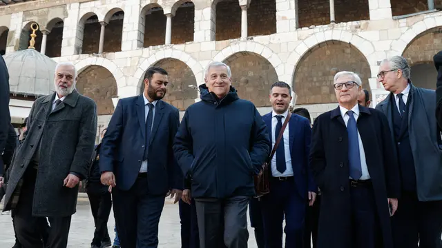 Italy's Minister for Foreign Affairs Antonio Tajani during a visit to the Umayyad Mosque on occasion his visit in Damascus, Syria, 10 January 2025. ANSA/GIUSEPPE LAMI