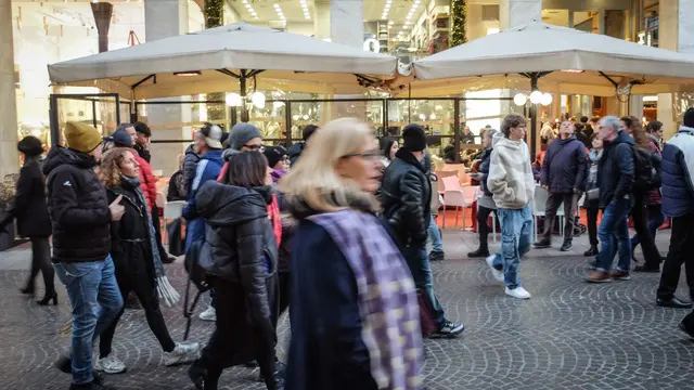 Corso Vittorio Emanuele una delle zone rosse del comune di Milano, Milano 30 Dicembre 2024 ANSA/MATTEO CORNER