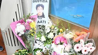 Fiiori e foto sul luogo del delitto durante la celebrazione in ricordo di Maati Mouabakir il 17 ucciso a Campi Bisenzio firenze una settimana fa 05Gennaio 2025 ANSA/CLAUDIO GIOVANNINI