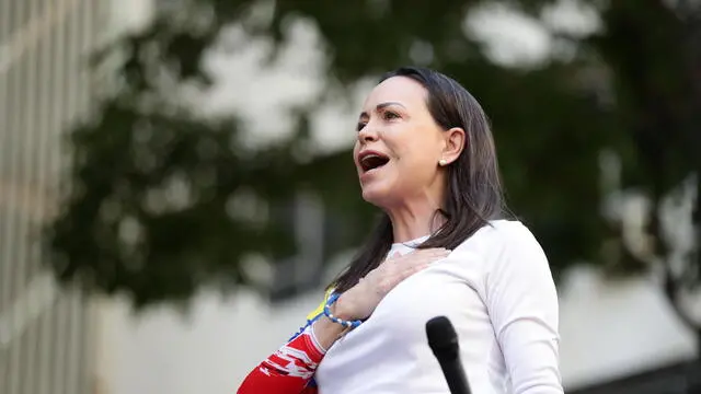 epa11815638 Anti-Chavez leader Maria Corina Machado speaks to supporters in Caracas, Venezuela, 09 January 2025. Hundreds of Venezuelan opposition members began to take to the streets of Caracas, after the call of opposition leader Maria Corina Machado, who called on everyone to demonstrate for the 'fight and conquest of freedom', one day before the presidential inauguration, which Edmundo Gonzalez, who claims to have defeated Maduro in last year's election, and incumbent President Nicolas Maduro promise to attend. EPA/RONALD PENA R.