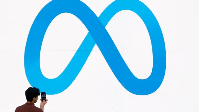 epa11812288 A person takes photos of Meta signage in front of the company's headquarters in Menlo Park, California, USA, 07 January 2025. Meta CEO Mark Zuckerberg announced that the social media company, which owns Facebook and Instagram, would stop working with their extensive third-party fact-checking organizations. Meta has donated one million dollars to US president-elect Trump's inauguration. EPA/JOHN G. MABANGLO