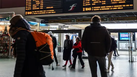 Disagi per i viaggiatori che transitano per Milano - Foto Ansa © www.giornaledibrescia.it