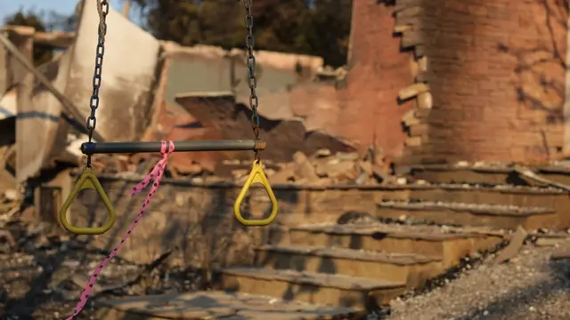 epaselect epa11817867 A childâ€™s swing is tagged with a pink ribbon, signaling it has been checked over by fire fighters, during the Palisades wildfire in the Pacific Palisades neighborhood of Los Angeles, California, USA, 10 January 2025. Multiple wildfires continue to burn across thousands of acres in Southern California, destroying thousands of homes and forcing people to evacuate areas throughout the Los Angeles area. According to the California Governorâ€™s office, more than 7,500 firefighting and emergency personnel are involved in response efforts. EPA/ALLISON DINNER