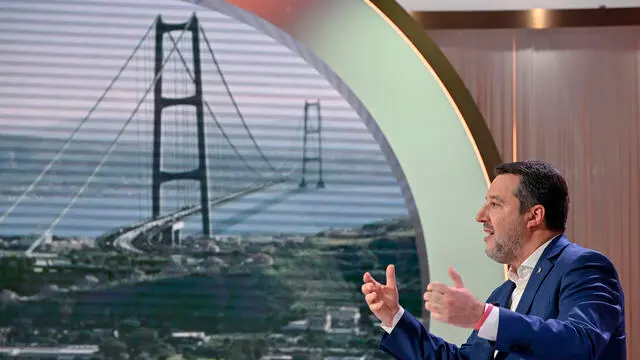 Matteo Salvini, vicepremier e leader della Lega, ospite della trasmissione televisiva condotta da Bruno Vespa: ''Cinque minuti'', in onda questa sera su Rai 1 Roma, 24 aprile 2024. ANSA/ALESSANDRO DI MEO (ponte stretto messina sicilia)