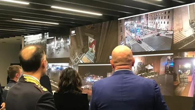 "Con il gesto rituale sua santità papa Francesco ha aperto la Porta Santa a San Pietro dando inizio al Giubileo della speranza 2025. A noi il privilegio e il dovere di mettere in campo tutti gli sforzi per rendere sicuro questo grande evento". Lo ha detto il questore di Roma, Roberto Massucci, in collegamento radio con tutto il personale in campo stasera, dalla sala operativa per la gestione della sicurezza dei grandi eventi della Questura, 24 dicembre 2024. ANSA/CHIARA ACAMPORA