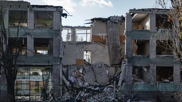 epa11729331 A view of destroyed buildings in Kherson, southern Ukraine, 16 November 2024 (issued 19 November 2024). Ukraine marks 1,000 days on 19 November 2024, since Russia's full-scale invasion. In November 2022, Ukrainian troops entered Kherson after the Russian army withdrew from the city, which they had captured at the start of the invasion in February 2022. Since the summer of 2024, the number of Russian artillery and drone attacks on Kherson has increased. These attacks have involved the selective dropping of shells and mines on streets with civilians. EPA/MARIA SENOVILLA