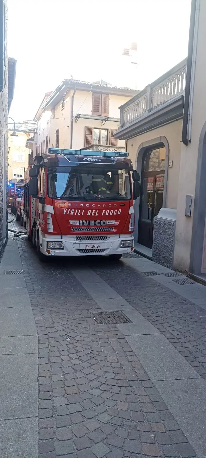 Fiamme in centro storico a Iseo