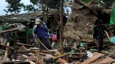 epa11589177 People search for victims of an airstrike on a shelter for internally displaced people (IDP) named the Bangkok IDP camp in LaEi village, Pekon township, southern Shan State, Myanmar, 06 September 2024. At least eight people, including six children, were killed after bombs dropped by military jets hit the IDP camp on 05 September, according to the bureau of news and communication of the Progressive Karenni People Force (PKPF), a Karenni activist group. EPA/STRINGER