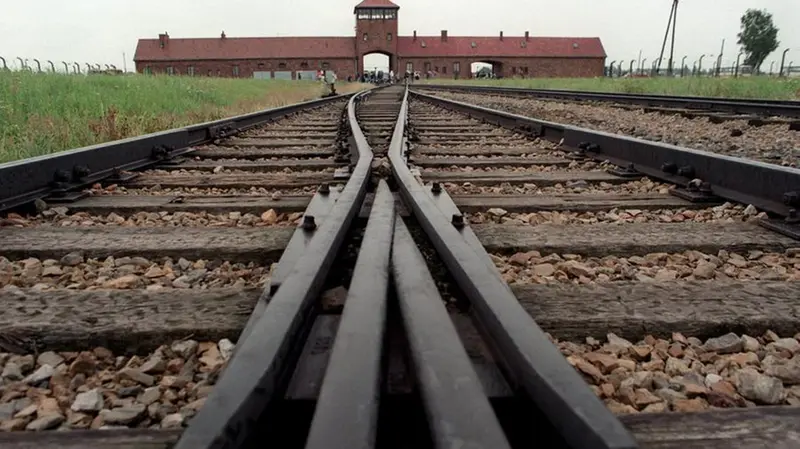 I binari all'interno di Birkenau - © www.giornaledibrescia.it