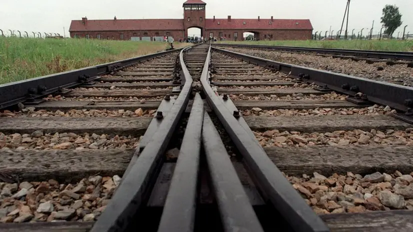 I binari all'interno di Birkenau - © www.giornaledibrescia.it