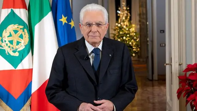 Il presidente della Repubblica, Sergio Mattarella, in occasione del discorso di fine anno agli italiani dal palazzo del Quirinale a Roma, 31 dicembre 2024. ///// Italian President of the Republic, Sergio Mattarella, during his end-of-year speech to Italians from the Quirinale Palace in Rome, Italy, 31 December 2024. ANSA/UFFICIO STAMPA QUIRINALE/PAOLO GIANDOTTI +++ ANSA PROVIDES ACCESS TO THIS HANDOUT PHOTO TO BE USED SOLELY TO ILLUSTRATE NEWS REPORTING OR COMMENTARY ON THE FACTS OR EVENTS DEPICTED IN THIS IMAGE; NO ARCHIVING; NO LICENSING +++ NPK +++