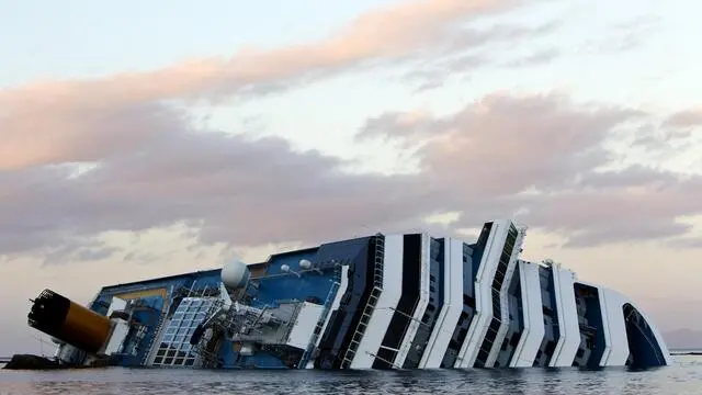 La Costa Concordia dopo i l naufragio del 21 gennaio 2012 ANSA/MASSIMO PERCOSSI