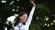 epa11815637 Anti-Chavez leader Maria Corina Machado greets her followers in Caracas, Venezuela, 09 January 2025. Hundreds of Venezuelan opposition members began to take to the streets of Caracas, after the call of opposition leader Maria Corina Machado, who called on everyone to demonstrate for the 'fight and conquest of freedom', one day before the presidential inauguration, which Edmundo Gonzalez, who claims to have defeated Maduro in last year's election, and incumbent President Nicolas Maduro promise to attend. EPA/RONALD PENA R.