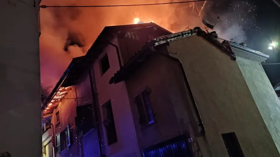 La casa distrutta dalle fiamme a Rudiano