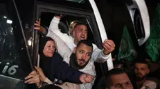 epa11002729 Released Palestinian prisoners gesture as they disembark a bus upon returning from the Ofer Israeli military prison to Ramallah, West Bank, 30 November 2023. On 29 November, the Israel-Hamas ceasefire deal entered its sixth day with about 81 Hamas held hostages and 180 Palestinian prisoners released, as more talks are ongoing to extend the deal. More than 15,000 Palestinians and at least 1,200 Israelis have been killed, according to the Gaza Government media office and the Israel Defense Forces (IDF), since Hamas militants launched an attack against Israel from the Gaza Strip on 07 October, and the Israeli operations in Gaza and the West Bank which followed it. EPA/ALAA BADARNEH