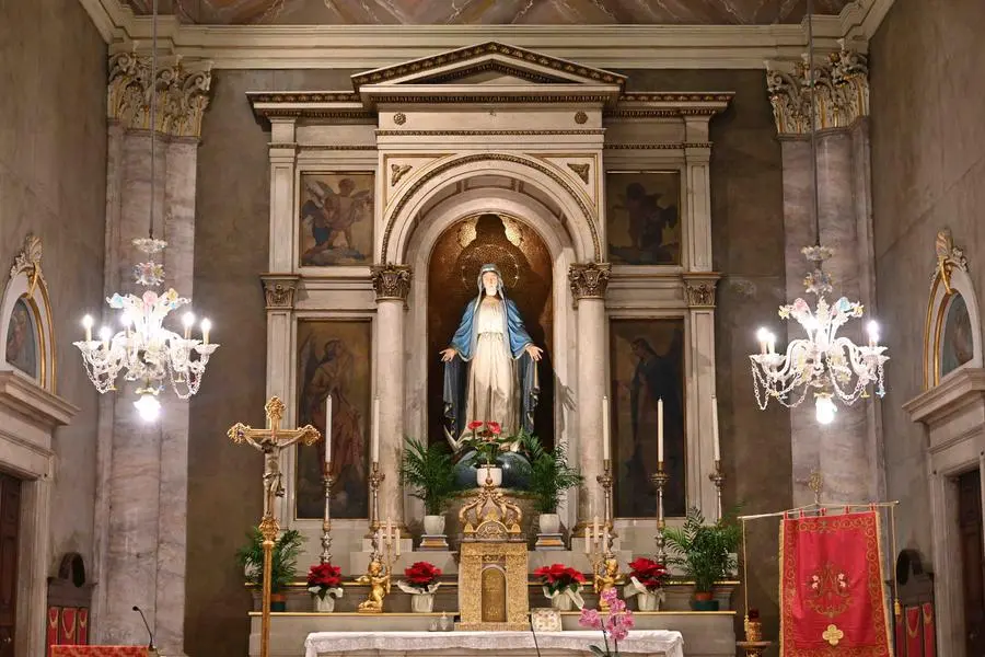 CRONACA BRESCIA  VIA SAN MARTINO DELLA BATTAGLIA CHIESA DI SAN LUCA NUOVA ILLUMINAZIONE PER ALBERTI 08-01-2025 MARCO ORTOGNI NEW EDEN GROUP