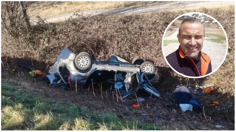 L'auto di Sandro Sganzerla nel fossato - Foto La Stampa Cuneo