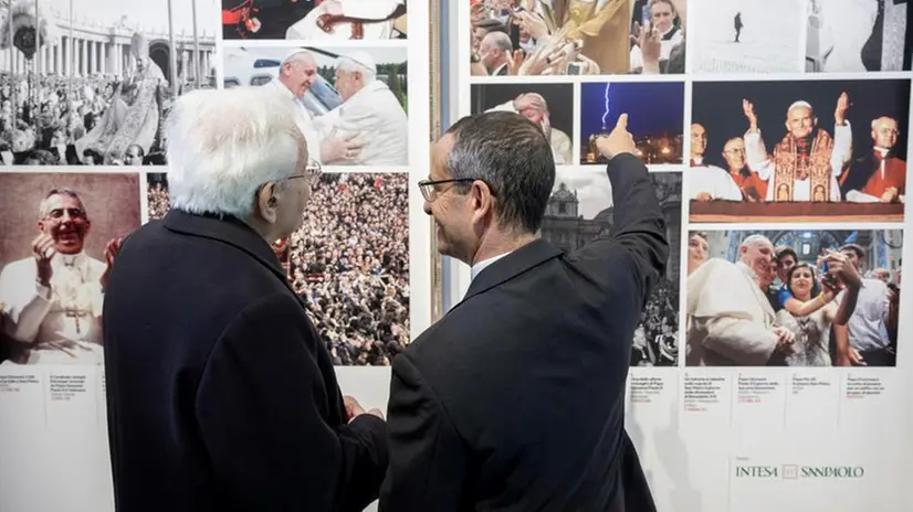 Il Presidente della Repubblica Sergio Mattarella alla mostra - Foto Ansa/Ettore Ferrari © www.giornaledibrescia.it