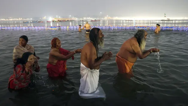 epaselect epa11819536 Hindu devotees take a 'holy bath' at Sangam, the confluence of three of the holiest rivers in Hindu mythology - Ganga, Yamuna, and the mythical Saraswati - in Prayagraj, Uttar Pradesh, India, 12 January 2025. Every 12 years, Hindu pilgrims gather for ritual baths at the river's banks during the Maha Kumbh Mela festival. EPA/RAJAT GUPTA