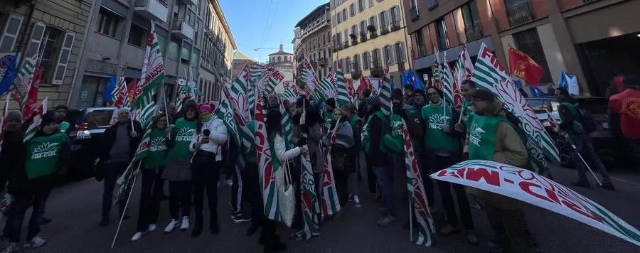 I sindacati dei metalmeccanici in piazza a Milano