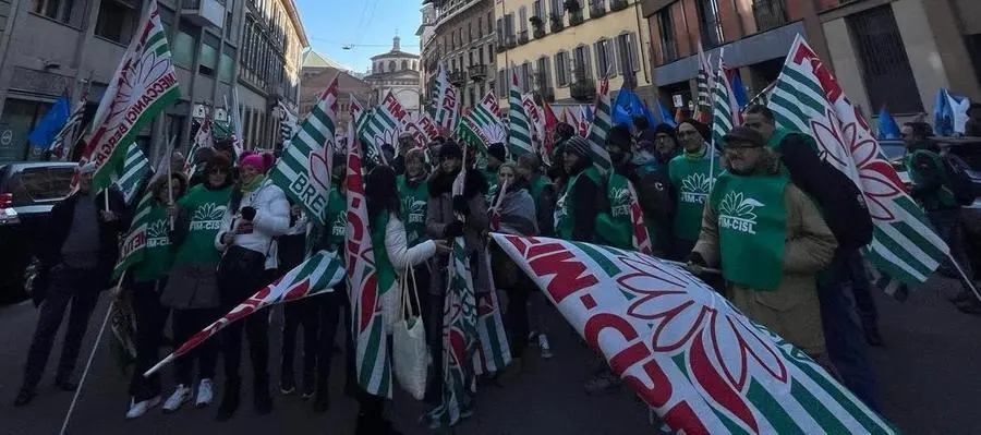 I sindacati dei metalmeccanici in piazza a Milano