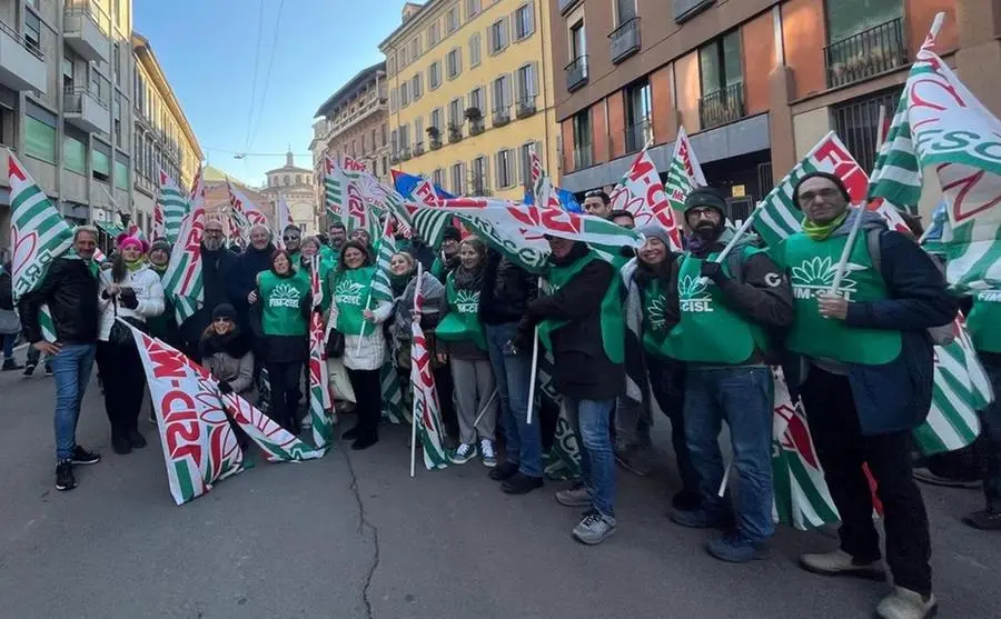 I sindacati dei metalmeccanici in piazza a Milano