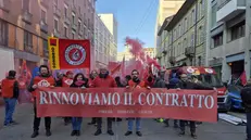 I sindacati dei metalmeccanici in piazza a Milano