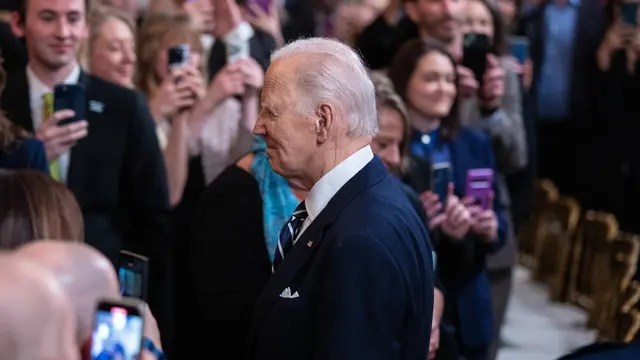 epa11825083 US President Joe Biden arrives to deliver remarks celebrating the signature of proclamations to establish the Chuckwalla National Monument and the Sattitla Highlands National Monument in California, at the White House in Washington, DC, USA, 14 January 2025. EPA/ANNA ROSE LAYDEN / POOL