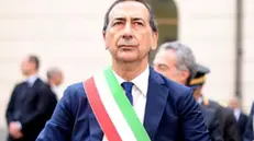 Il neosindaco di Milano Giuseppe Sala, alla sua prima uscita pubblica ufficiale, in fascia tricolore durante la celebrazione dell'anniversario della fondazione della Guardia di Finanza, Milano, 24 giugno 2016. ANSA/ MOURAD BALTI TOUATI