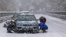 Freddo e neve in Calabria, con automobilisti in difficoltà tra Cosenza e Rovito, 30 dicembre 2019. ANSA/ FRANCESCO ARENA