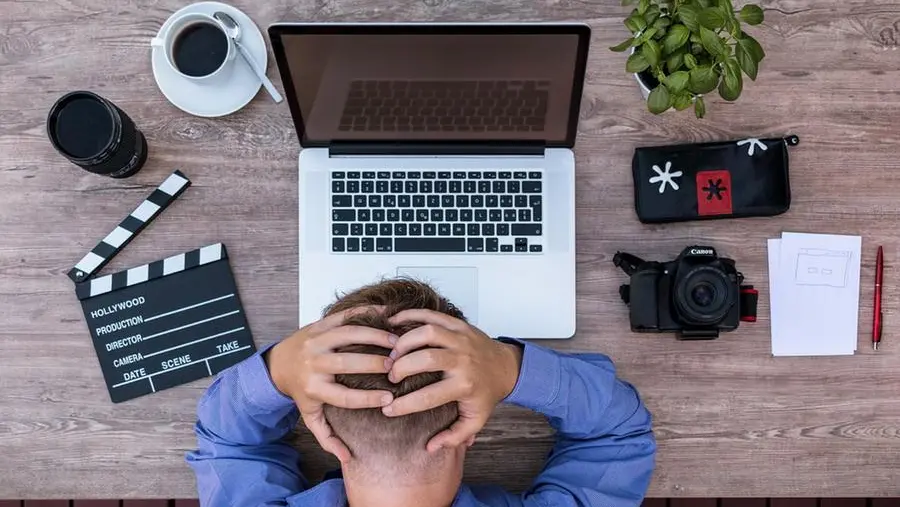 Il burnout deriva da una condizione di stress cronico e persistente, associato al contesto lavorativo - © www.giornaledibrescia.it