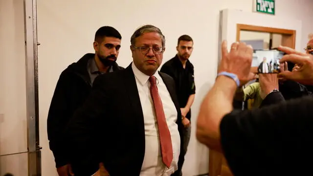 epa11767615 Israel's far-right National Security Minister Itamar Ben Gvir enters the district courtroom and addresses the media before the start of Prime Minister Benjamin Netanyahu's hearing, Tel Aviv, Israel, 10 December 2024. Netanyahu is expected to testify for the first time when his corruption case resumes on 10 December 10 on charges of bribery, fraud and breach of public trust in three separate cases. EPA/MENAHEM KAHANA / POOL