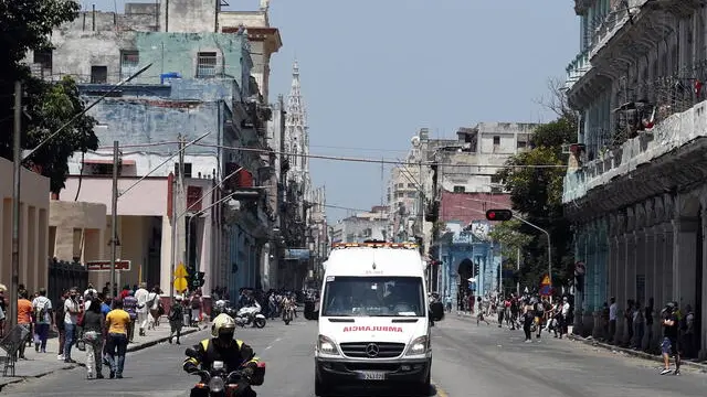 epa09930521 An ambulance arrives at the area where an explosion was recorded at the Hotel Saratoga in Havana, Cuba, 06 May 2022. A strong explosion of unknown origin seriously affected the Hotel Saratoga in Havana this Friday, killing at least four people according to reports. The explosion occurred around 10:50 a.m. (2:50 p.m. GMT) and caused the collapse of part of the building's facade, also affected by a fire that generated a large column of white smoke, visible from much of the city. EPA/Ernesto Mastrascusa