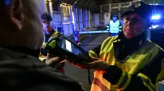 Controlli degli agenti della Polizia Stradale di Genova, dopo le novita' del Codice della Strada 2024. Genova, 19 dicembre 2024. ANSA/LUCA ZENNARO