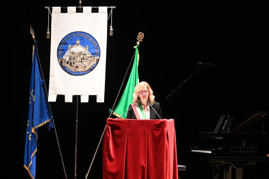 Al Teatro Grande la cerimonia di consegna della laurea honoris causa a Jeffrey Scott