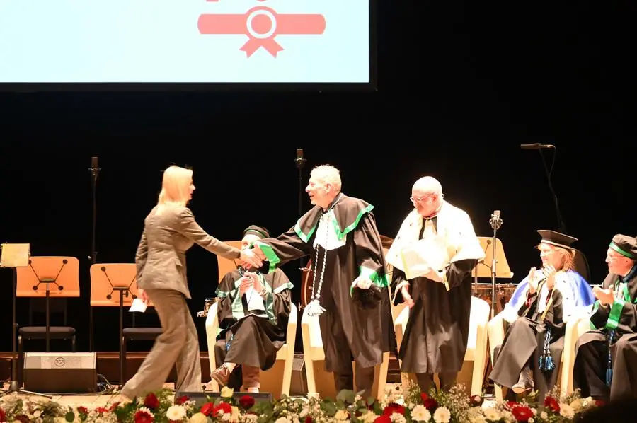 Al Teatro Grande la cerimonia di consegna della laurea honoris causa a Jeffrey Scott