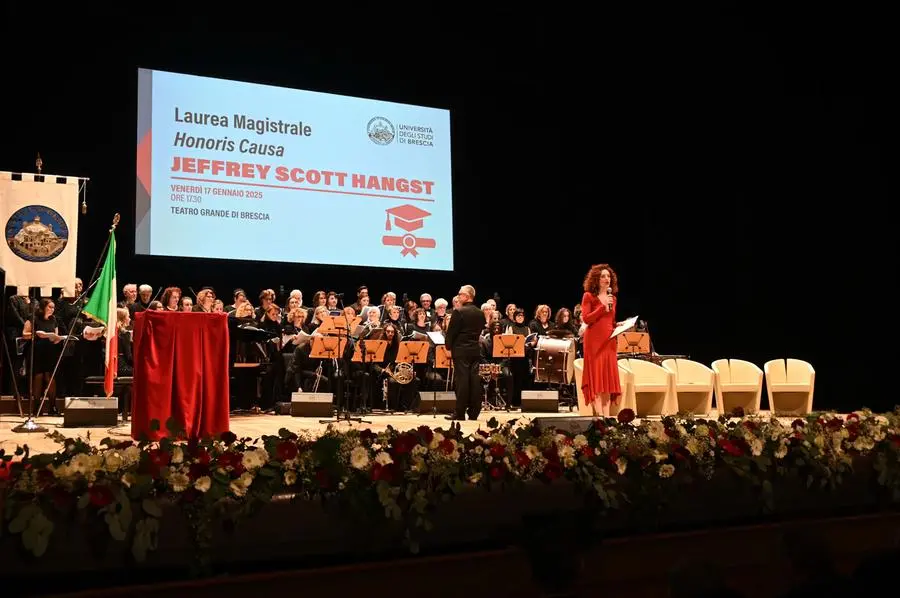 Al Teatro Grande la cerimonia di consegna della laurea honoris causa a Jeffrey Scott