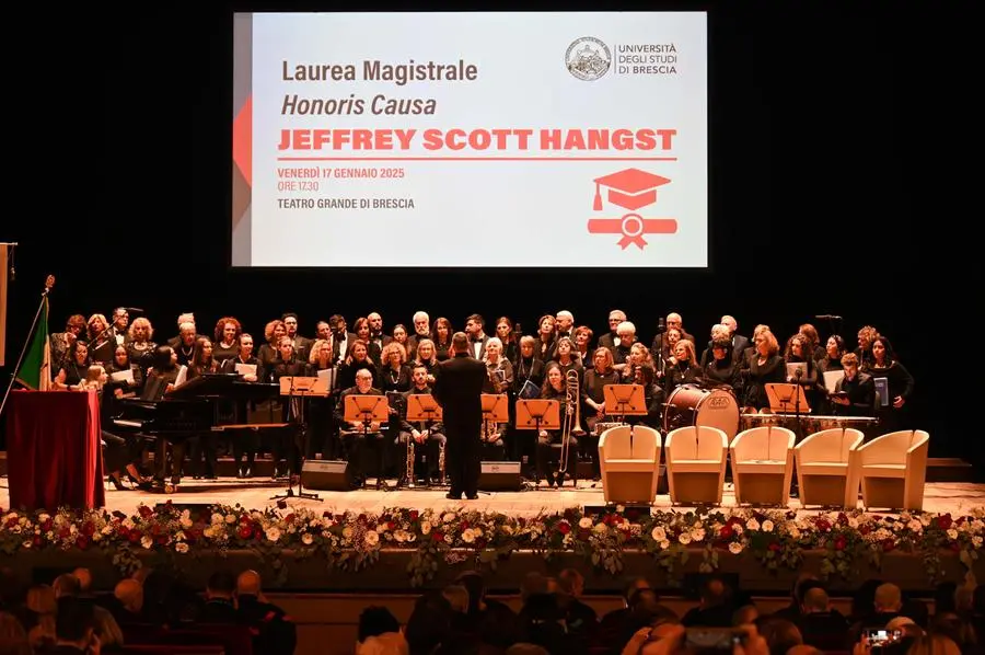 Al Teatro Grande la cerimonia di consegna della laurea honoris causa a Jeffrey Scott