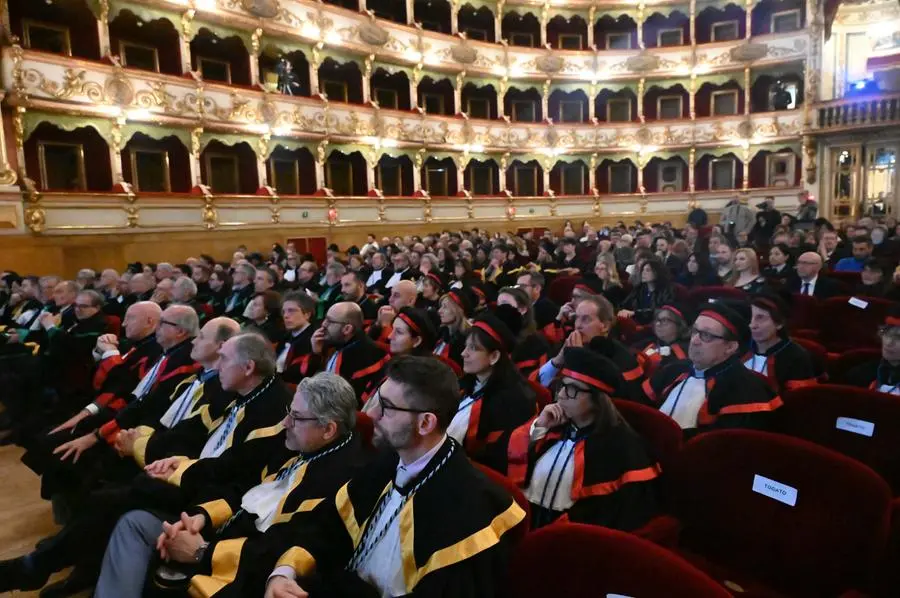 Al Teatro Grande la cerimonia di consegna della laurea honoris causa a Jeffrey Scott