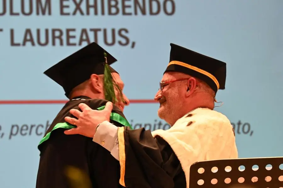 Al Teatro Grande la cerimonia di consegna della laurea honoris causa a Jeffrey Scott