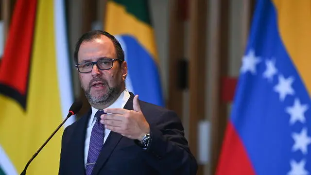 epa11104482 Venezuelan Foreign Minister Yvan Gil speaks during a press conference at the Itamaraty Palace in Brasilia, Brazil, 25 January 2024. The foreign ministers of Venezuela and Guyana, Yvan Gil and Hugh Todd, met in Brasilia and pledged to continue the dialogue on the dispute over the Essequibo region and even to address the 1966 Geneva Agreement, in a 'peaceful' and 'non-threatening' environment. EPA/Andre Borges