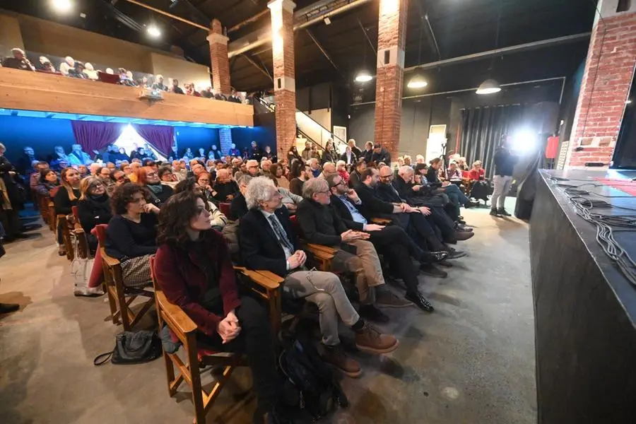 L’iniziativa «Qualcosa di sinistra» al teatro Der Mast