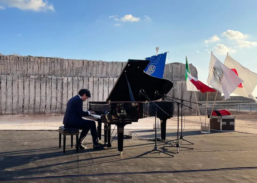 Il concerto di Takahiro Yoshikawa in cava a Lampedusa, ottobre 2022